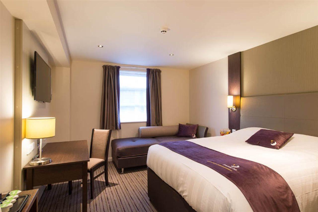 Premier Inn Newcastle City Centre Millennium Bridge Extérieur photo