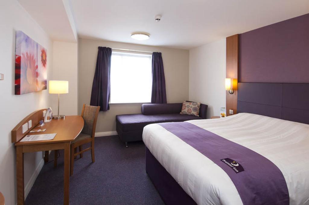 Premier Inn Newcastle City Centre Millennium Bridge Extérieur photo
