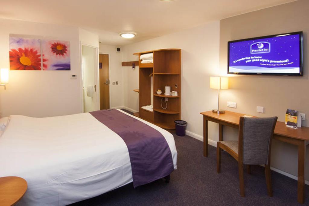 Premier Inn Newcastle City Centre Millennium Bridge Extérieur photo