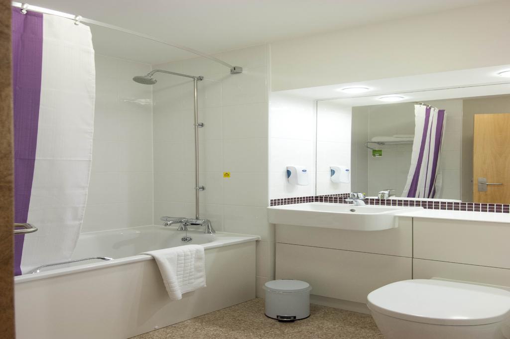 Premier Inn Newcastle City Centre Millennium Bridge Extérieur photo